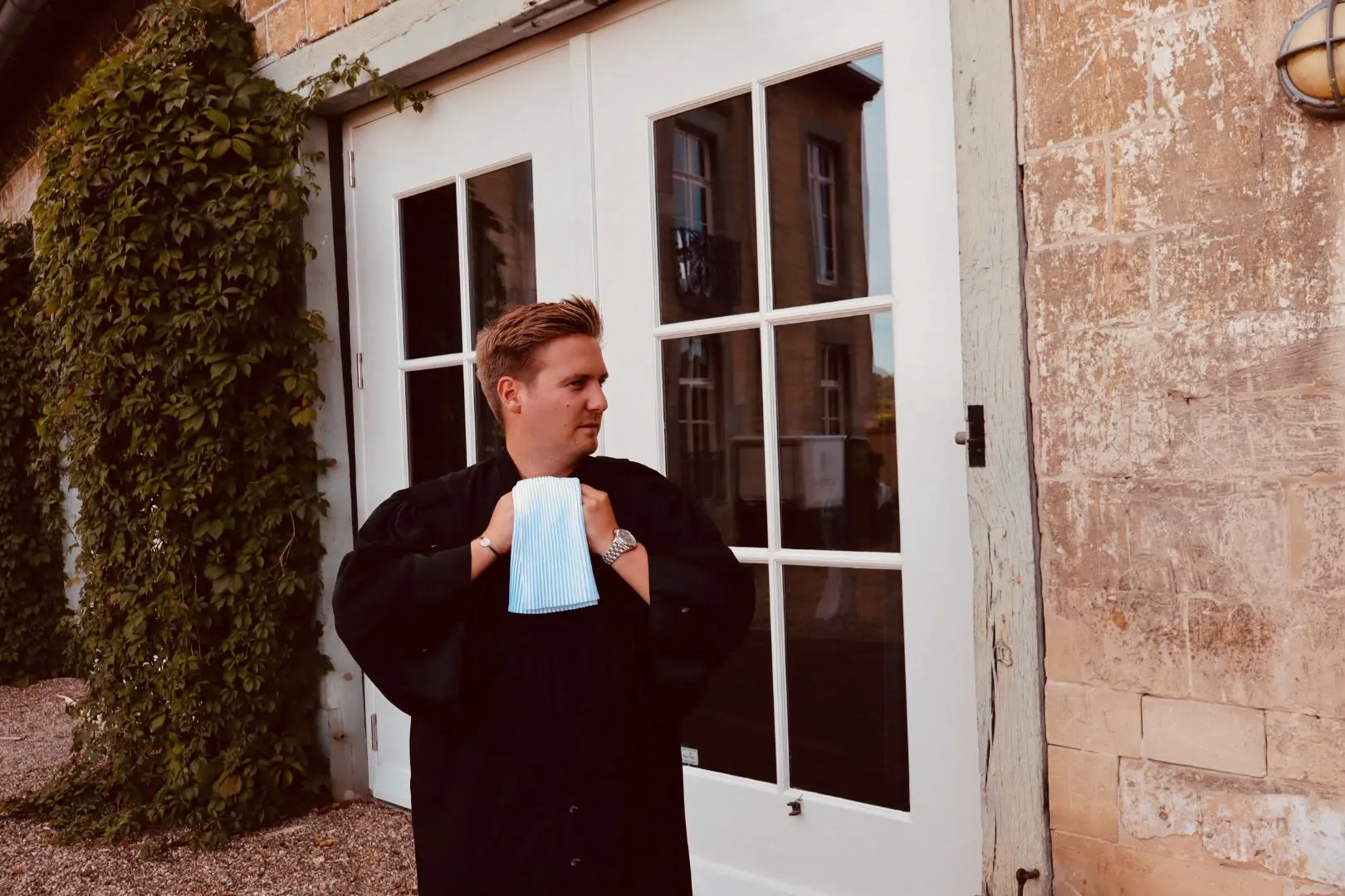 Sander Eycken schikt de bef van zijn toga